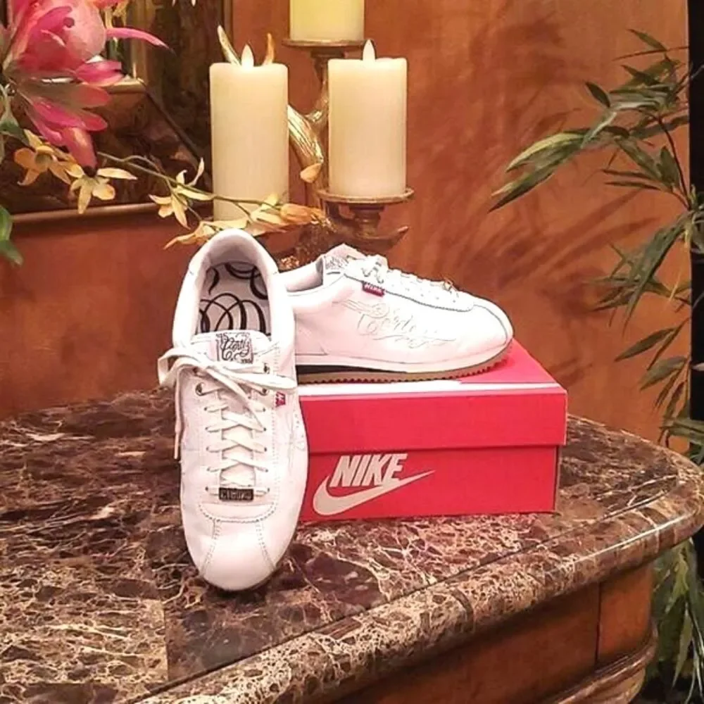 NIKE CORTEZ MISTER CARTOON WHITE! Womens Size 7. UNISEX Wore 1x! LIKE NEW!